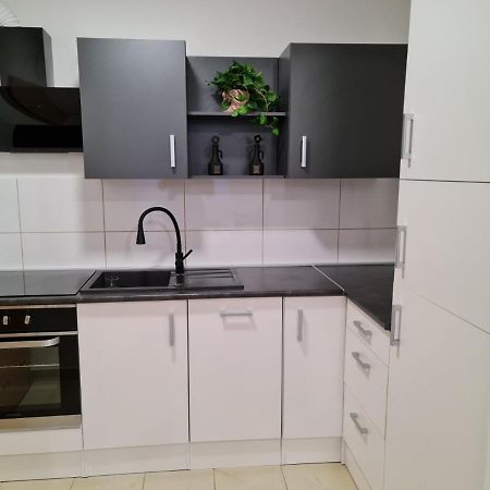 Apartman Vinyl - Self Chek-In Osijek Exteriör bild