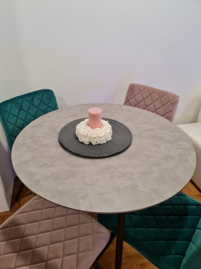 Apartman Vinyl - Self Chek-In Osijek Exteriör bild